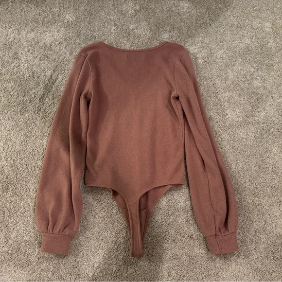 Abercrombie & Fitch Ribbed Cold Shoulder Sweater – Small - Picture 2 of 4